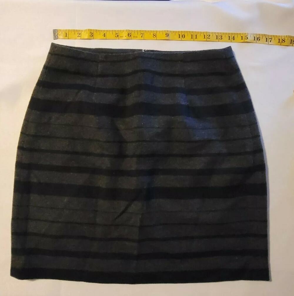 Banana Republic Mini Skirt Zip Back Closure Charcoal Striped Sz 4